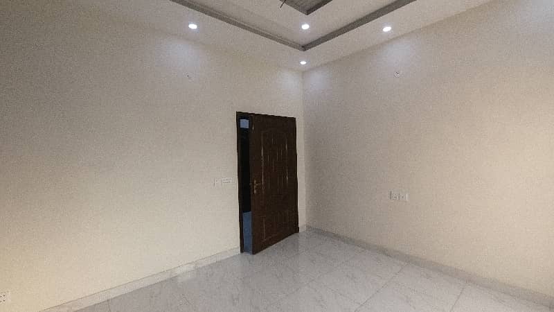 Premium 700 Square Feet Flat Is Available For sale In Jail Road 10