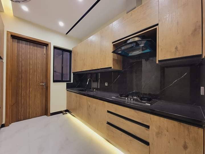 5 MARLA BRAND NEW LUXURY ELEVATION DESIGN MODERN HOUSE AVAILABLE FOR SALE IN FORMANITES HOUSING SCHEME BLOCK -M LAHORE. Driect Access main road. Best for investment. LDA approved society. Best offer require. 6