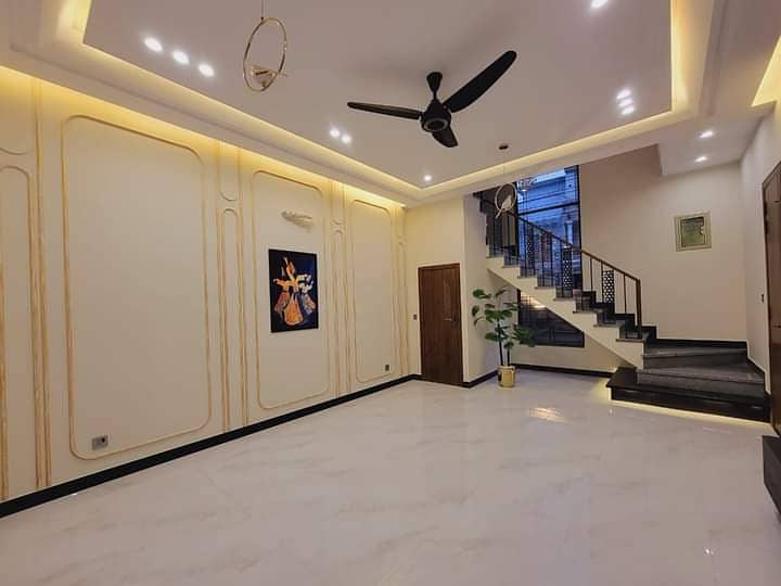 5 MARLA BRAND NEW LUXURY ELEVATION DESIGN MODERN HOUSE AVAILABLE FOR SALE IN FORMANITES HOUSING SCHEME BLOCK -M LAHORE. Driect Access main road. Best for investment. LDA approved society. Best offer require. 12