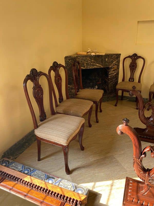 Dining table with six chairs 3