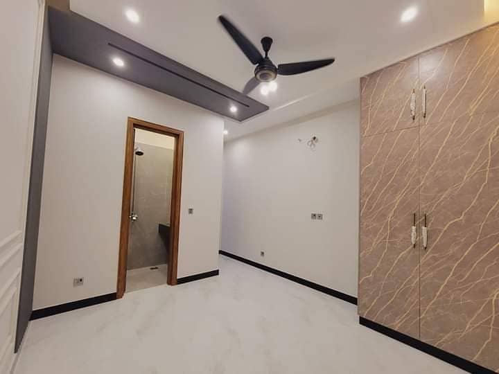 5 MARLA BRAND NEW LUXURY ELEVATION DESIGN MODERN HOUSE AVAILABLE FOR SALE IN FORMANITES HOUSING SCHEME BLOCK -M LAHORE. Driect Access main road. Best for investment. LDA approved society. Best offer require. 18