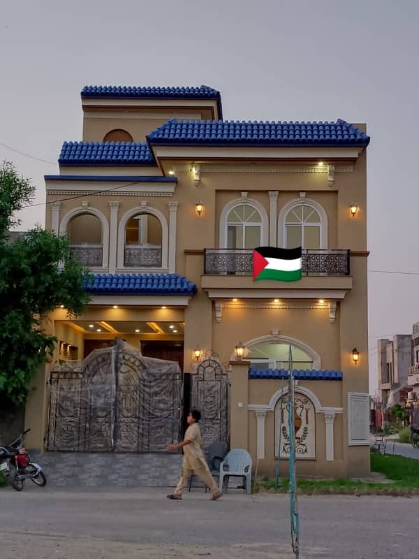 5 MARLA BRAND NEW LUXURY SPANISH ELEVATION DESIGN CORNER HOUSE AVAILABLE FOR SALE IN FORMANITES HOUSING SCHEME BLOCK -E LAHORE. 0