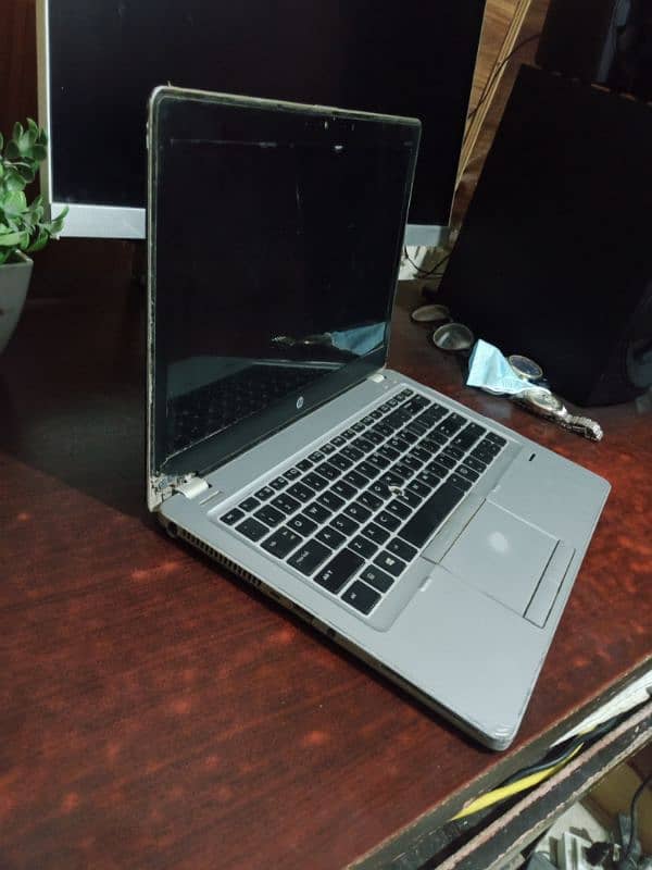 HP folio 9470m for sale / LCD demage 1