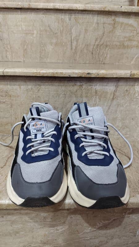 branded jogger  10 number  in fresh condition 0