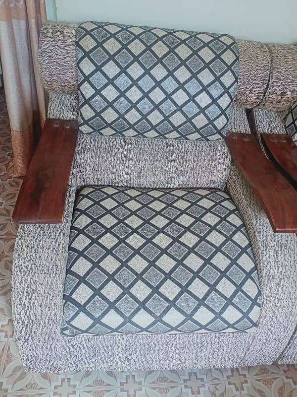 Sofa Set for sale. . . 1