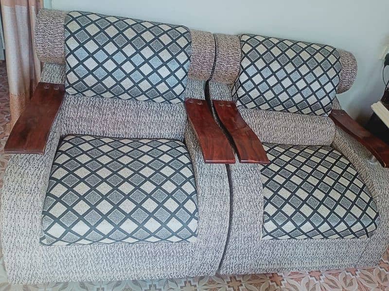 Sofa Set for sale. . . 2