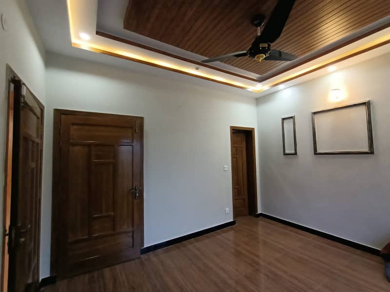 12 Marla 3 Bed Room Uper Portion in Gulraiz near Bahria Town 9