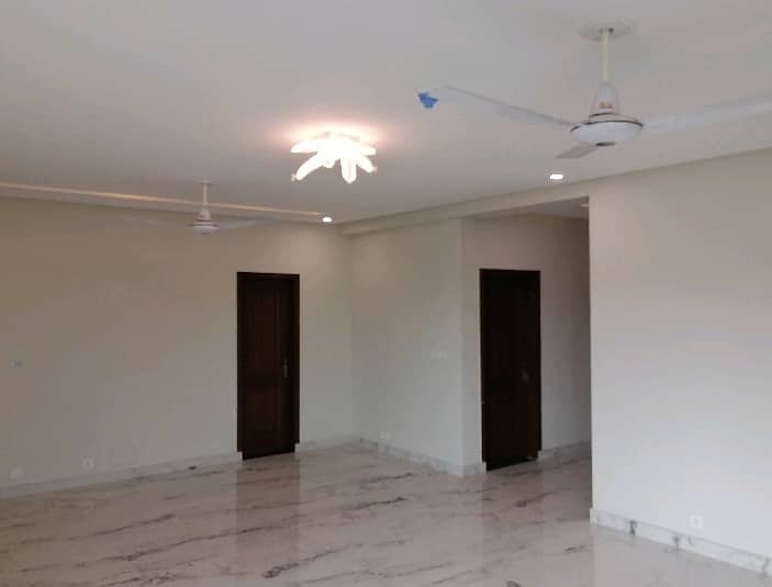 Ideal Flat For Sale In Askari 11 - Sector B 0