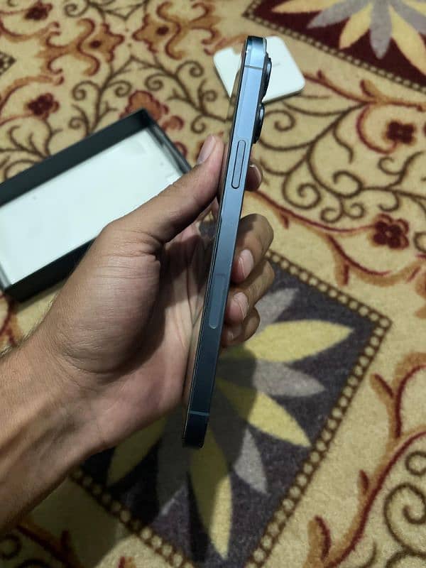 I phone 13 pro max factory unlock 256 gb 1