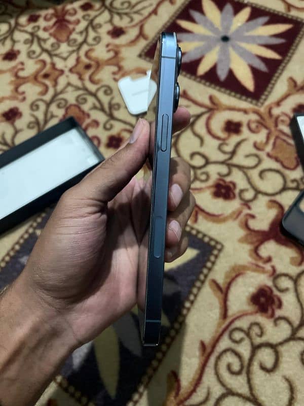 I phone 13 pro max factory unlock 256 gb 9