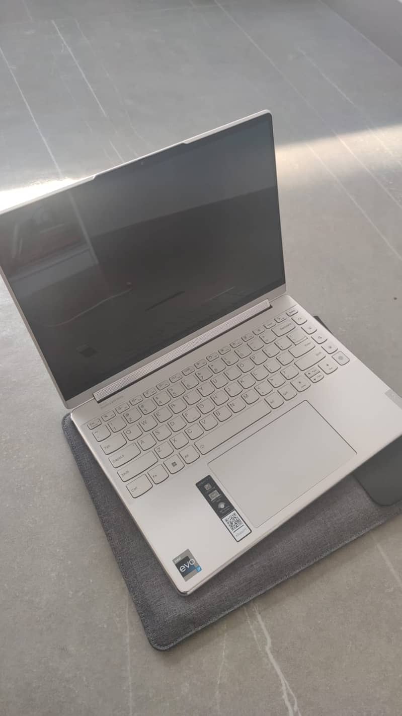 Lenovo - Yoga - i7 - Version 9i - unused - but without box 3