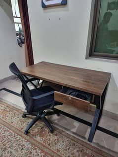 pristene condition table and chair