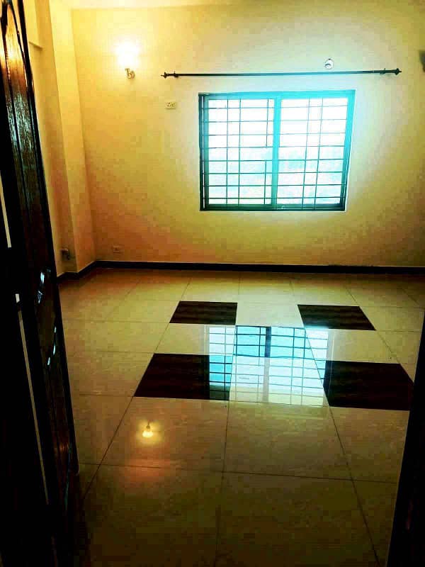 Exclusive Near Mosque & Park 5th Floor Apartment For Sale In Prime Location Call Now! 2