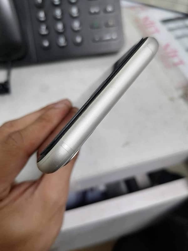 Iphone 11 128 gb PTA APPROVED FU 5