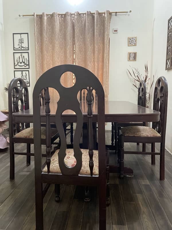 6 Seater wooden dinning table/luxery dinning 1