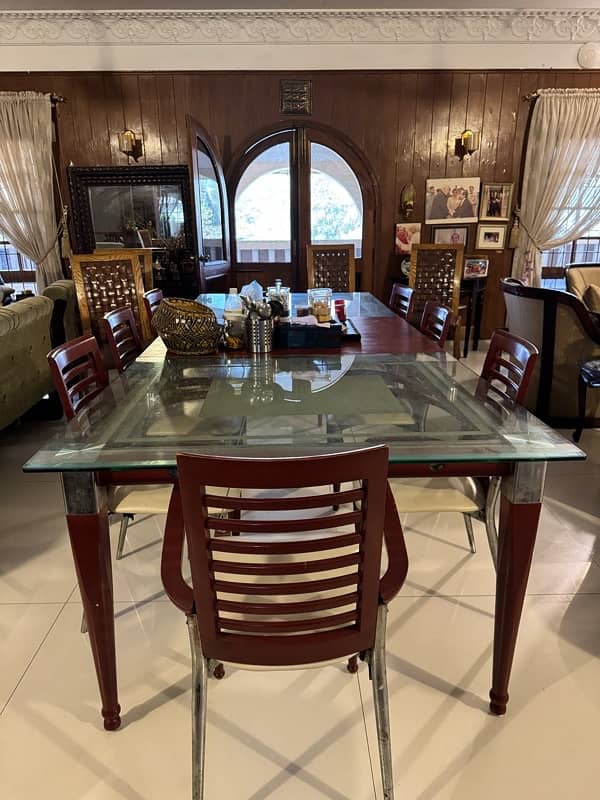 8 seater dining table urgent sale 8