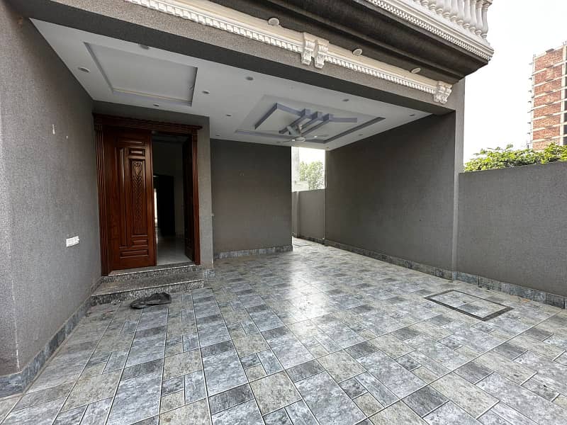 10 Marla Slightly Used House Available For Rent In Lake City Sector M2A 24