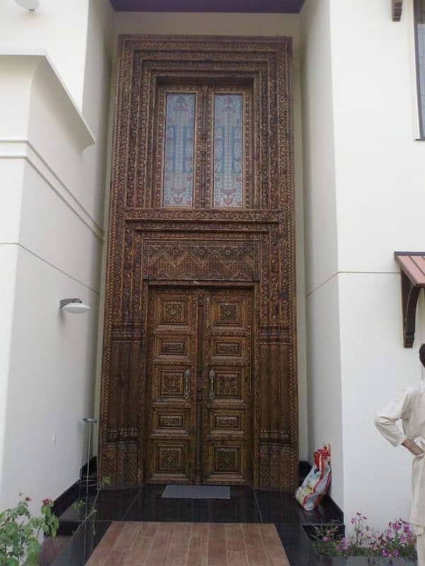 Antique main entrance doors 1