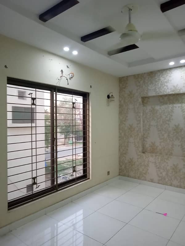 5 Marla Luxury House Available For Rent in Tulip Block Bahria Town Lahore 9