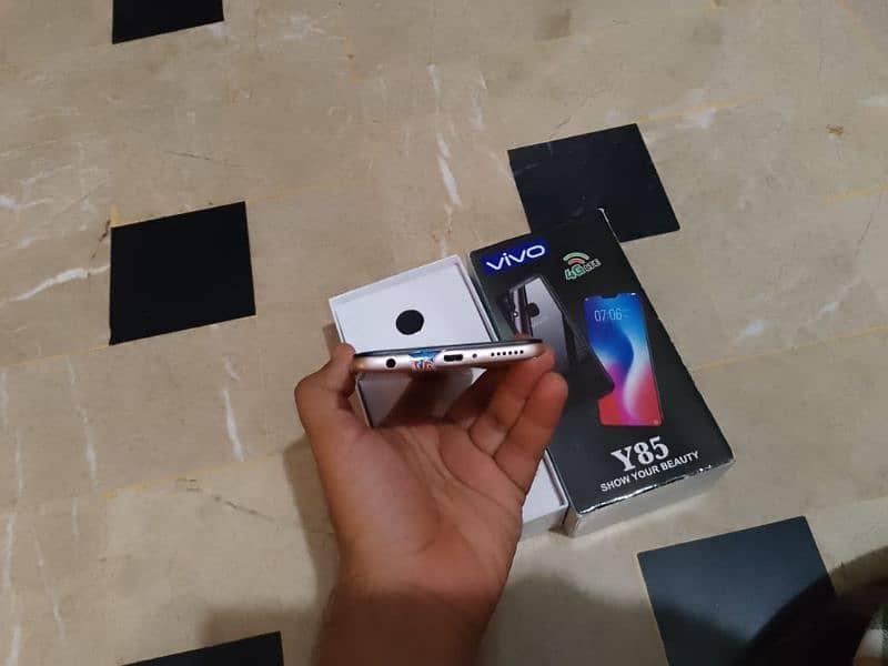 vivo y85 white pin dot on screen for sale 0