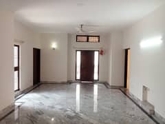 DREAM HOME OFFERS one kanal upper portion Is Available For Rent In DHA Phase 3 Lahore At Super Hot Location.