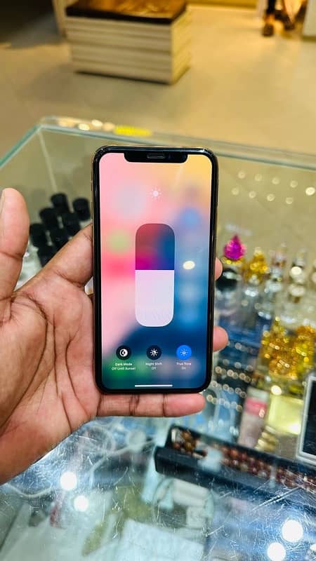 iPhone XS 256GB Golden PTA Approve 4