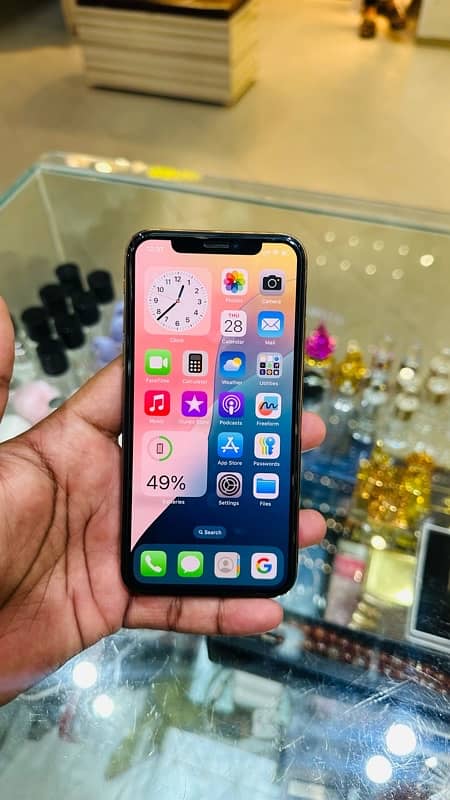 iPhone XS 256GB Golden PTA Approve 6