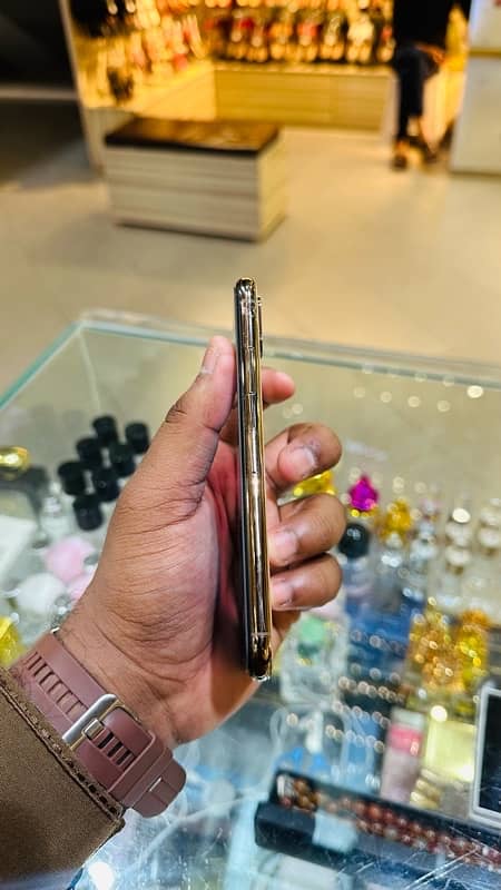 iPhone XS 256GB Golden PTA Approve 10