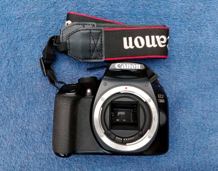 DSLR Canon 1300D Camera 1