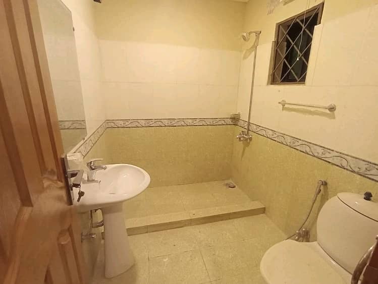 Ideal Flat In Rehman Gardens Available For Rs. 17500000 7