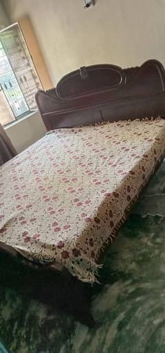 bed set wood queen size very good conditions and rat