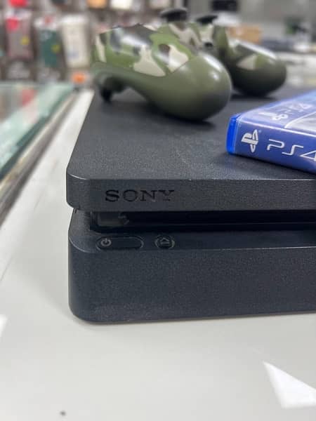 PS4 Slim 1TB with 2 Games 1