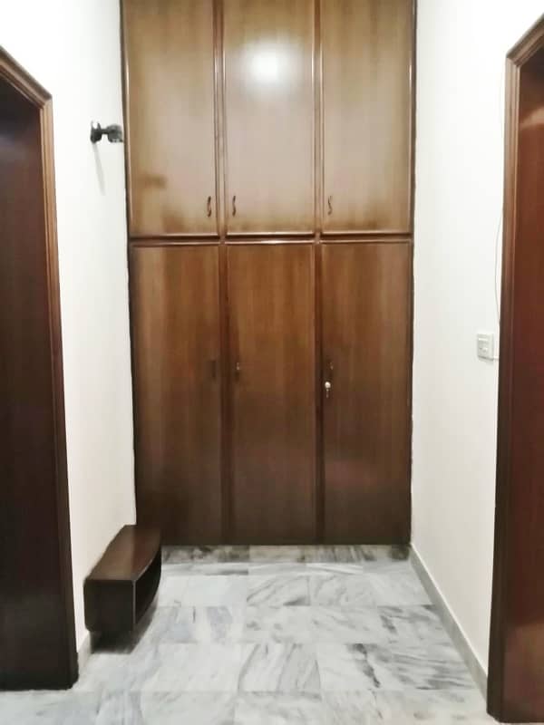 1 kanal upar portion separate gate independent portion available for rent in DHA 3