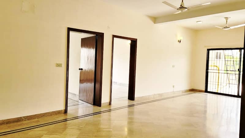 1 kanal upar portion separate gate independent portion available for rent in DHA 5