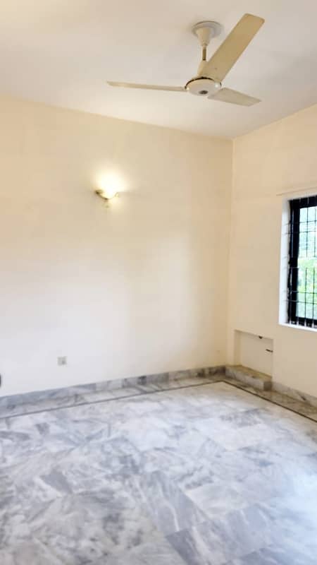 1 kanal upar portion separate gate independent portion available for rent in DHA 8