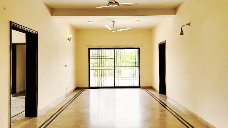 1 kanal upar portion separate gate independent portion available for rent in DHA 11