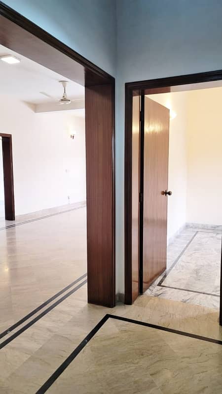 1 kanal upar portion separate gate independent portion available for rent in DHA 14