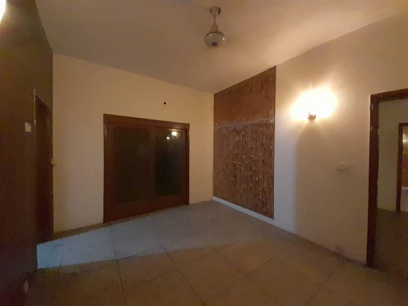 10 Marla upar portion separate gate independent available for rent in DHA 4