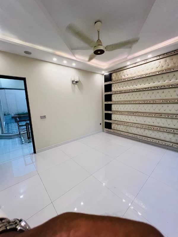 kanal upper portion available For Rent 8