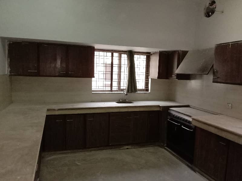 2 Kanal Upper Portion Separate Gate Independent Portion Available For Rent In DHA 1