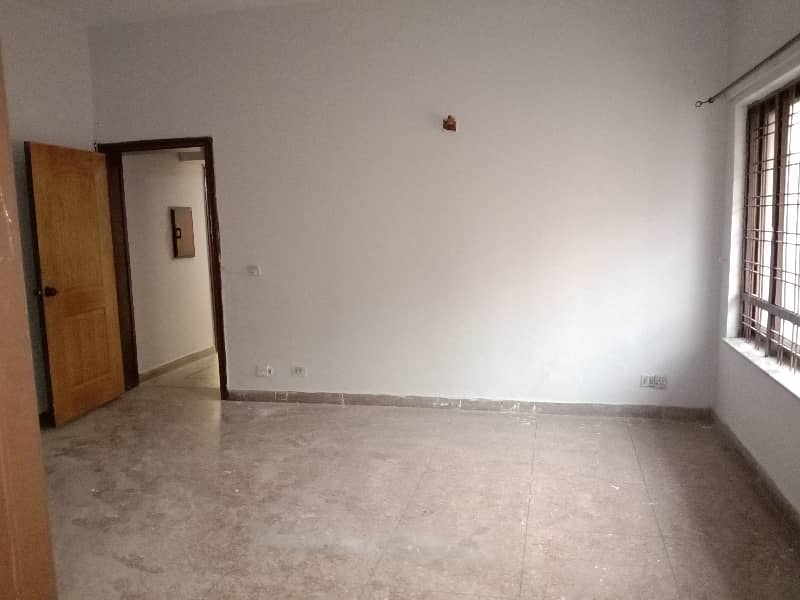 2 Kanal Upper Portion Separate Gate Independent Portion Available For Rent In DHA 4