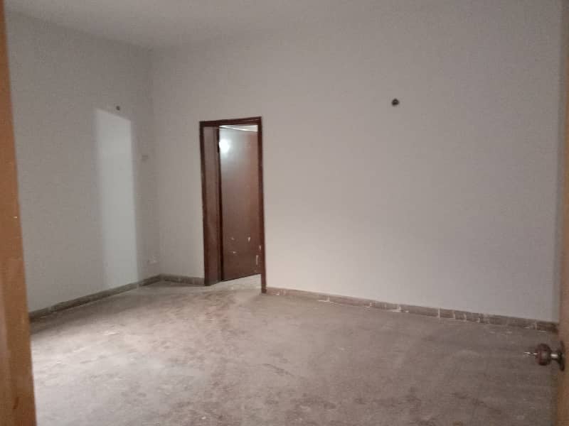 2 Kanal Upper Portion Separate Gate Independent Portion Available For Rent In DHA 8