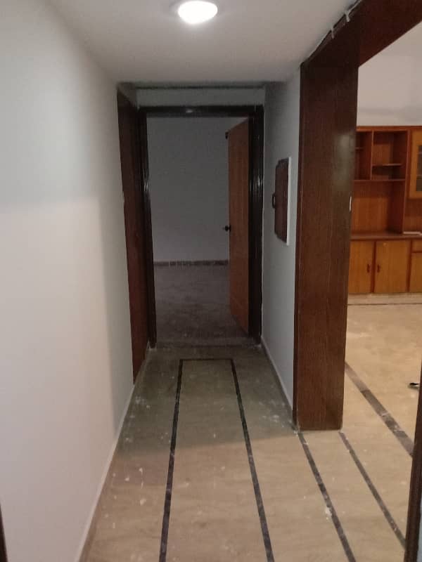 2 Kanal Upper Portion Separate Gate Independent Portion Available For Rent In DHA 10