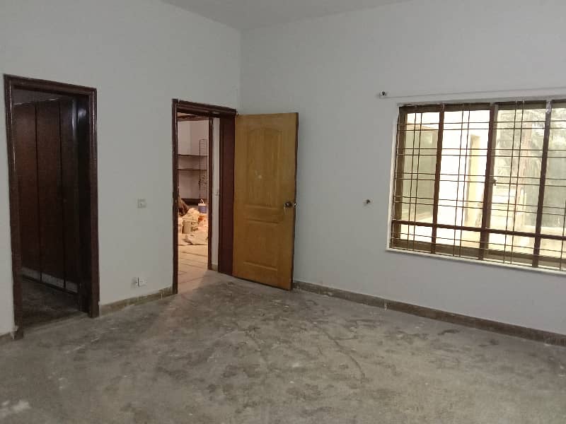 2 Kanal Upper Portion Separate Gate Independent Portion Available For Rent In DHA 13