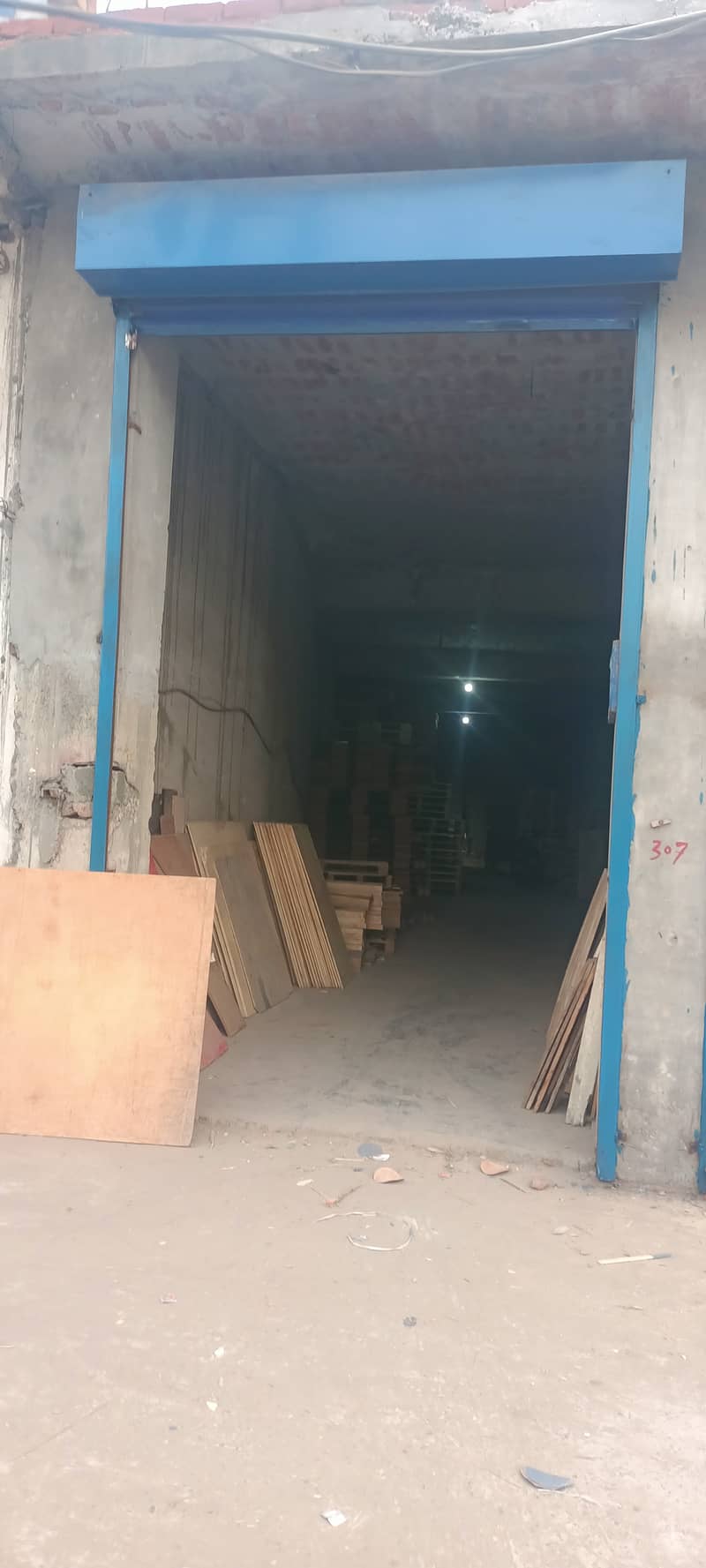 Commercial Shop For Rent 0