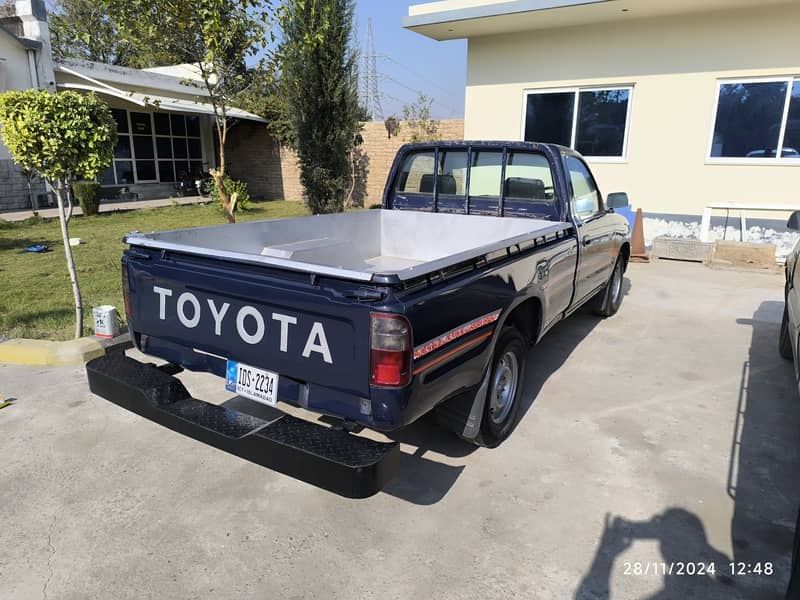 Toyota Hilux 2005 single cabin 0