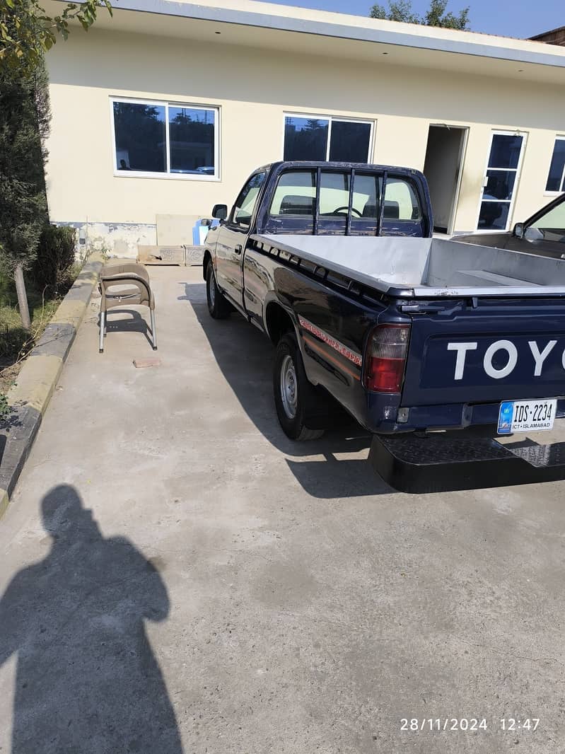 Toyota Hilux 2005 single cabin 3