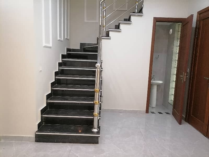 Spacious House Is Available In Green City For Sale 8