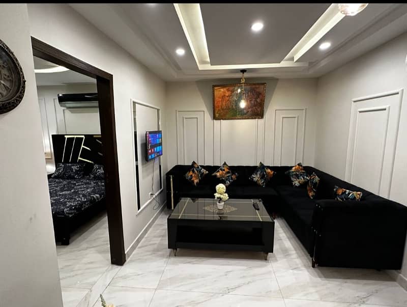 1 Bedroom VIP full furnishe flat for rent per day available in Bahia Town Lahore 3