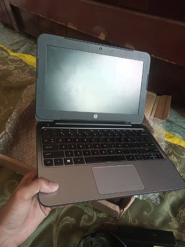 HP Stream 11 Pro with Charger Window 11 Pro (Tiny) Installed 32GB SSD 5